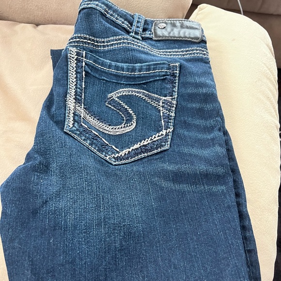 Size 31 waist Silver Capris. - Picture 2 of 2